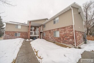 Building Photo - Brentwood Upper Level Condo - 2 Bed, 1 Bath with Washer/Dryer and Optix Internet!
