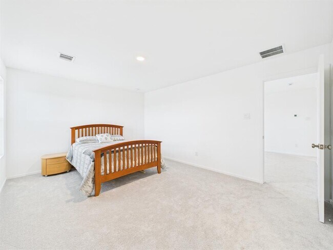 Building Photo - 2919 Summer Breeze Wy