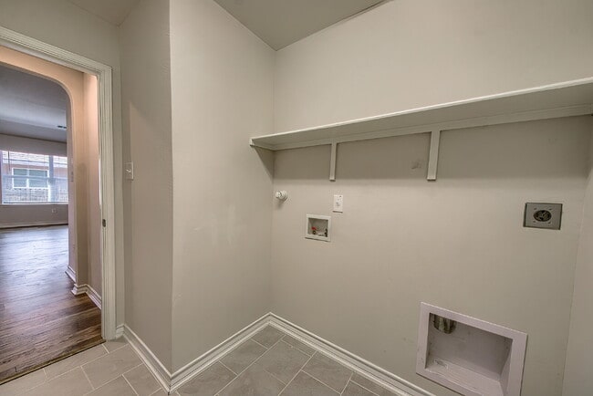 Building Photo - Welcome to this beautifully maintained 4-bedroom, 2-bathroom home in the highly desirable Whisper...
