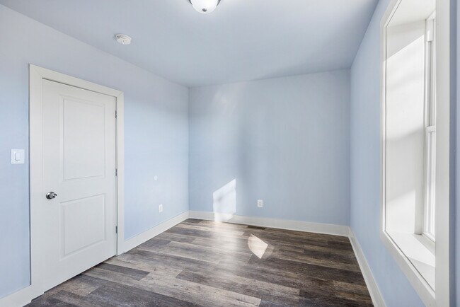 Building Photo - 5430 Delancey St