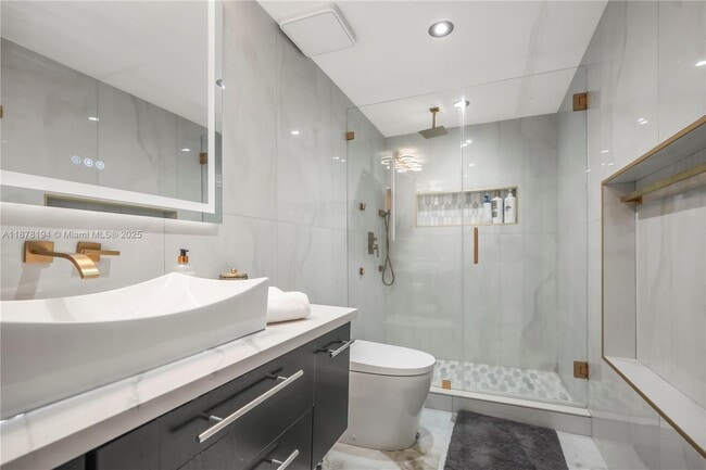 Building Photo - 3800 S Ocean Dr