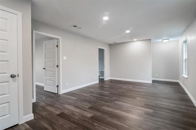 Building Photo - 813 S Valentine Dr