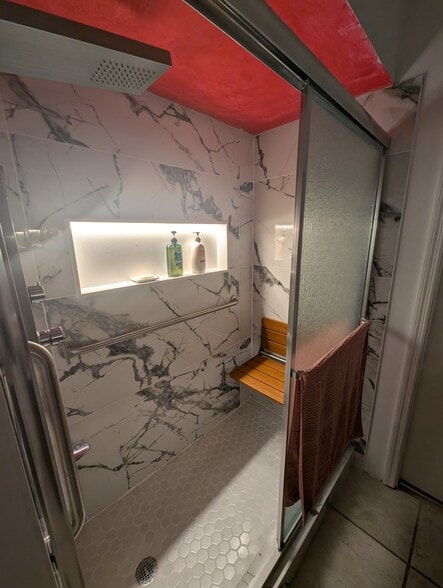 Building Photo - 8724 Tall Pine Ln