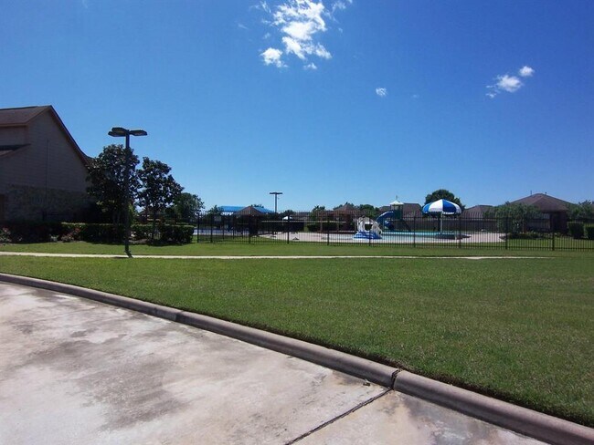 Building Photo - 25910 N Lakefair Dr