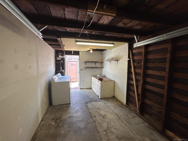 Building Photo - 4734 Biona Dr