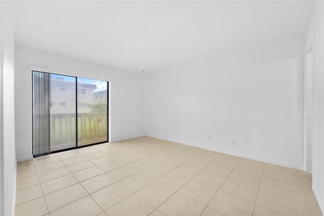 Building Photo - 4165 SW 67th Ave