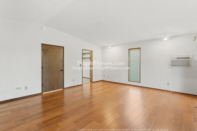 Building Photo - Spacious Elegance: A Four-Bedroom Retreat in the Heart of Palisades!