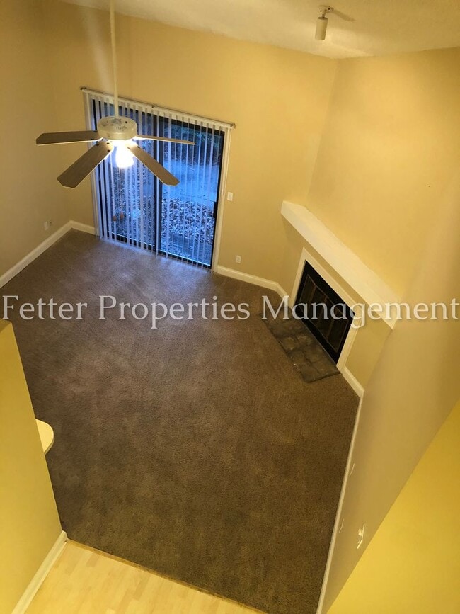 Building Photo - Eastside Evansville Condo!!!