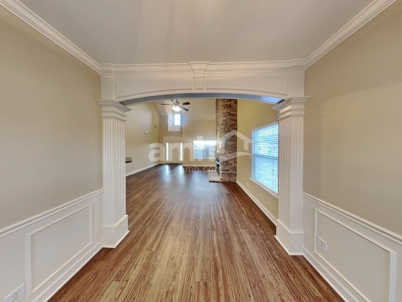 Building Photo - 3023 Holderwood Dr