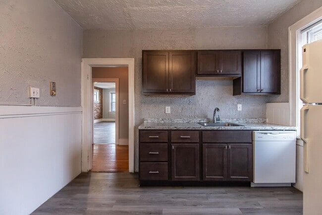 Building Photo - Loft like living in Carondelet.  Ask about...