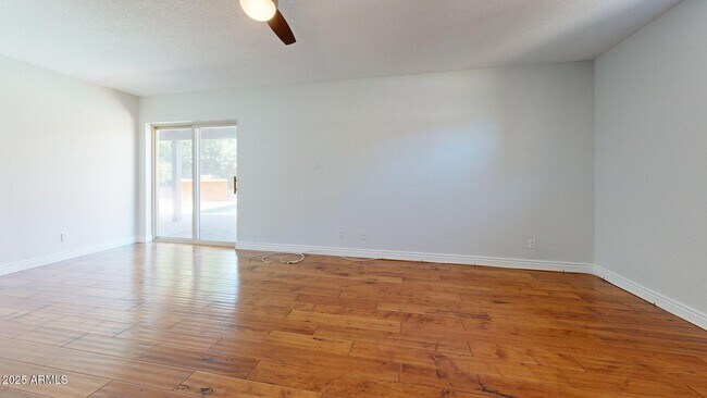 Building Photo - 2534 S Grandview Ave