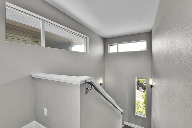 Building Photo - $2,895.95- 2 Bed/2.5-bathroom Townhome in Denver with Rooftop Deck!