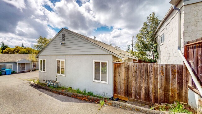 Building Photo - 4940-4942 Sonoma Highway