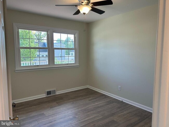 Building Photo - 114 Phillips Ave