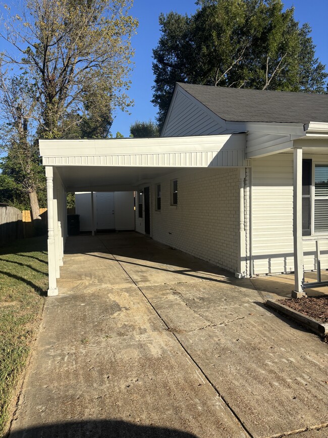 Building Photo - 3294 Gatewood Dr