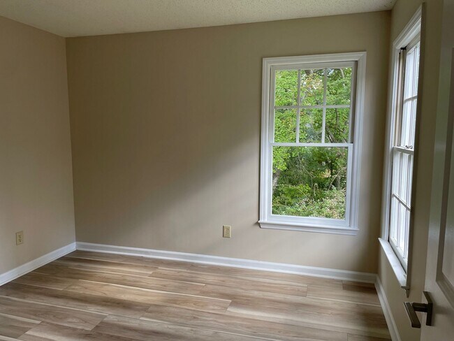 Building Photo - 10 Creekstone Ct