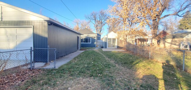 Building Photo - 3 bed 2 bath home located in the historic ...