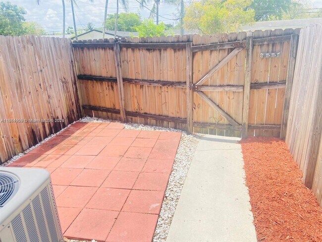 Building Photo - 4668 NW 9th Dr