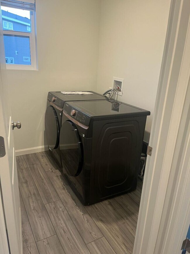 Building Photo - 340 N Colonnade Rd