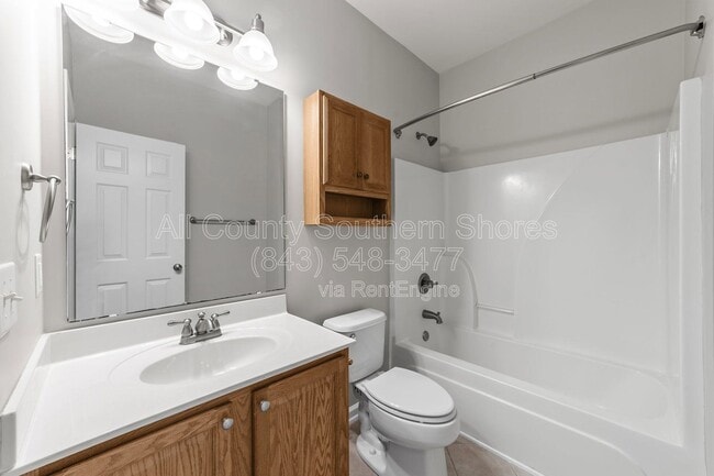 Building Photo - 264 Viareggio Road