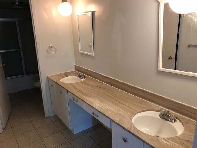 Building Photo - Penn Square