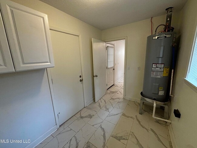 Building Photo - 536 Sardis St