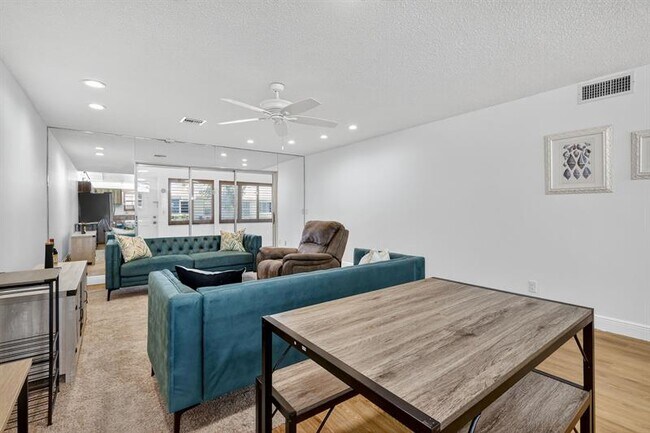 Building Photo - 448 Franconia Cir