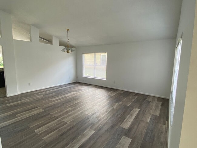 Building Photo - 15718 Bay Vista Dr