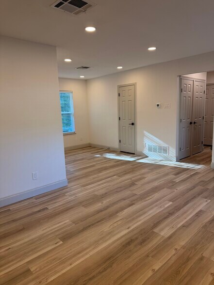 Building Photo - 3 Pershing Dr