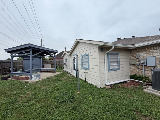 Building Photo - 10807 Emery Dr