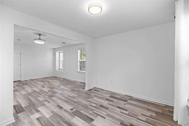 Building Photo - 4228 Laurel Creek Ct SE