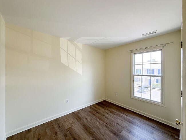 Building Photo - 1026 Commercial Ct