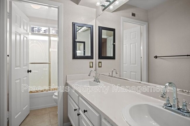 Building Photo - 500 Zinfandel Terrace