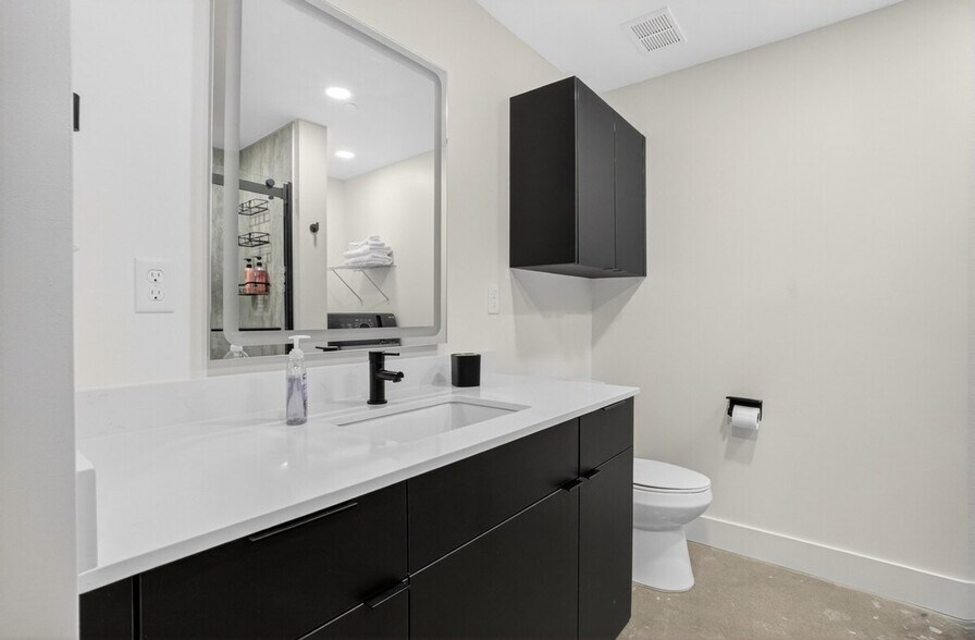 Building Photo - 116 W 3rd St