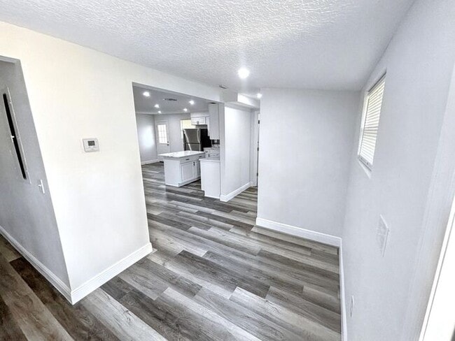 Building Photo - 1326 S Summerlin Ave