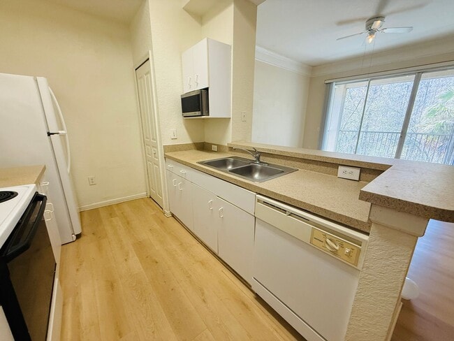 Building Photo - Beautiful Two Bedroom, Two Bath Condo For Rent in New Tampa!