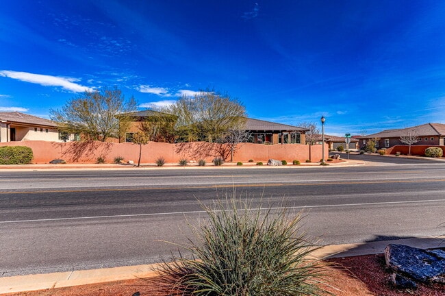 Building Photo - "Charming 3-Bedroom Retreat with 2 Baths and 2150 Sq. Ft. of Comfort in Santa Clara!"