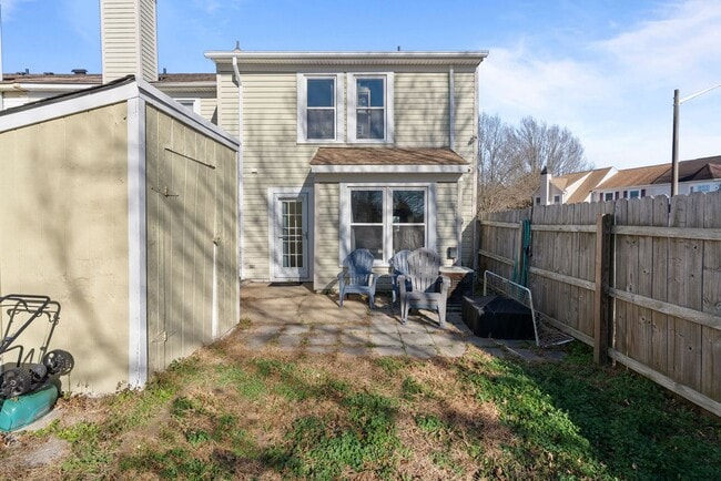 Building Photo - Beautiful Townhouse-Style Home in Virginia Beach!