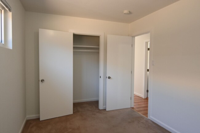 Building Photo - 2/1 - Central Redwood City Location - Hwy ...