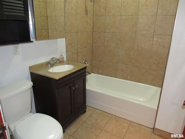 Building Photo - 2246 Bellevue Ave