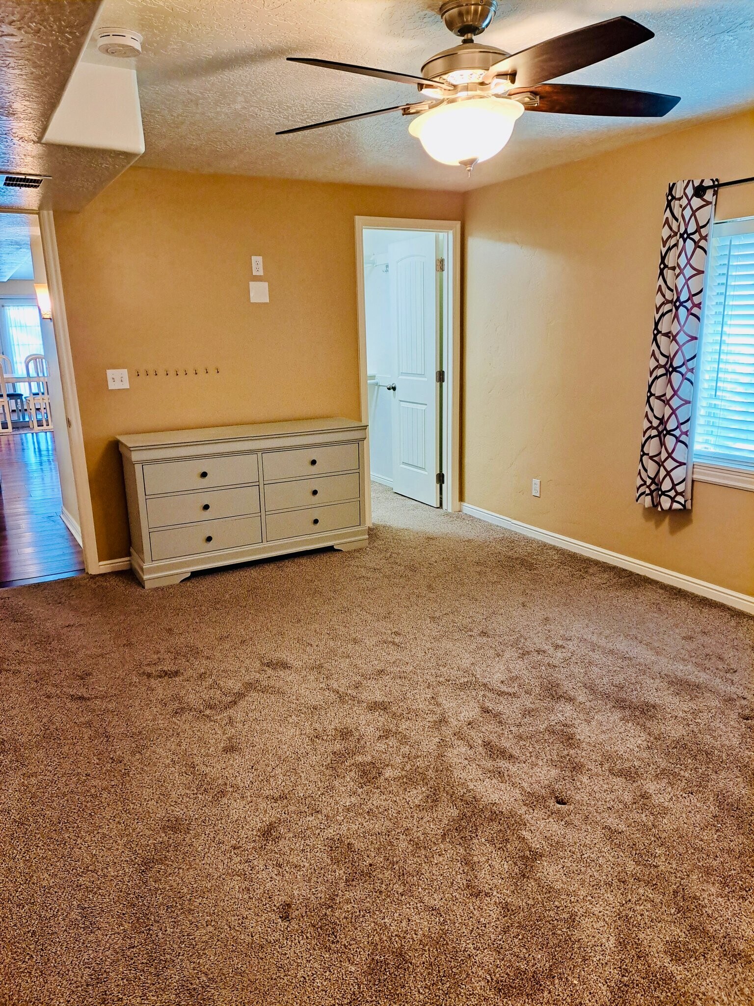 Building Photo - 334 W Shadow Ridge Dr