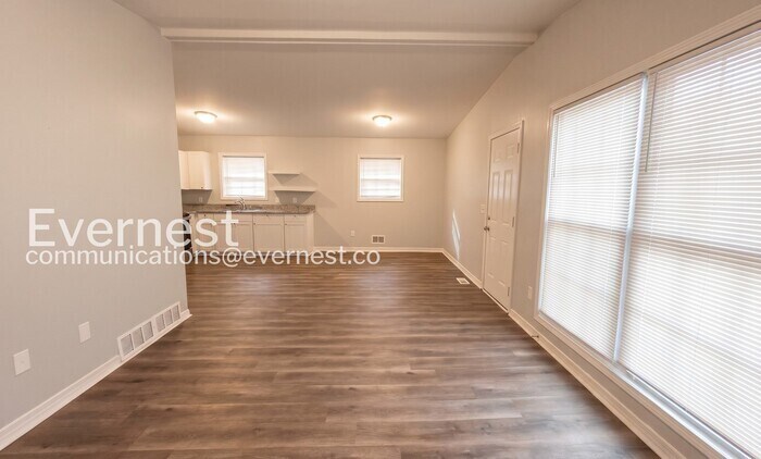 Building Photo - 3024 Pasadena Dr
