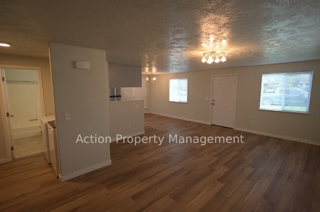 Building Photo - 2 bed, 1 bath, 1 car garage in Sequim