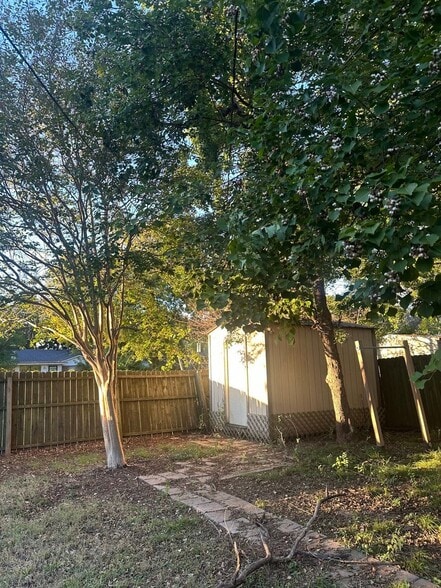 Building Photo - 3301 Thunderbird Ln