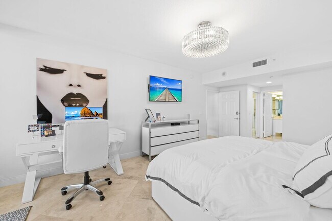 Building Photo - 3200 N Ocean Blvd