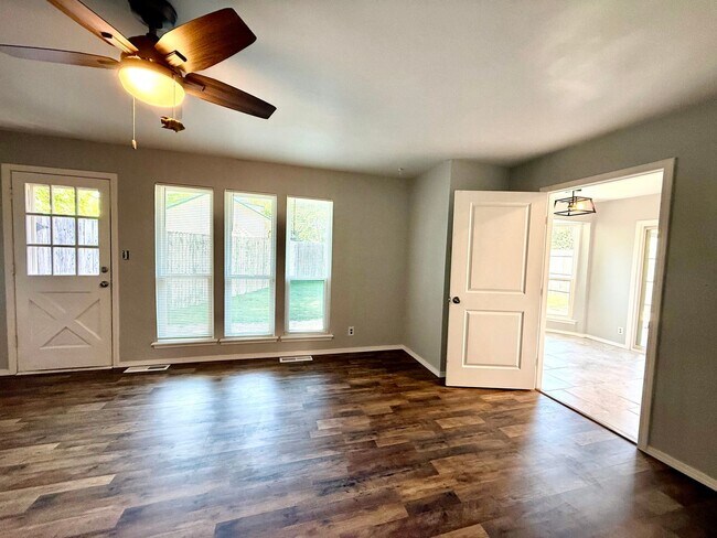 Building Photo - Nice 3 bedroom 2.5 bath near Jenks HS