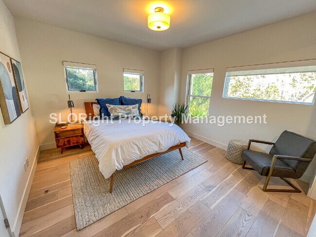 Building Photo - AVAILABLE SEPTEMBER- Fully Furnished Modern Home in San Luis Obispo - 4 Bedroom / 3 Bathroom