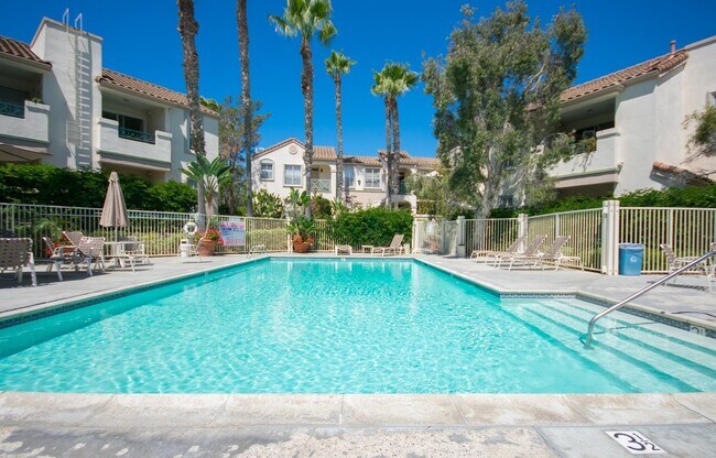 Building Photo - Beautiful Upstairs 2bd/2bth Condo in Carme...