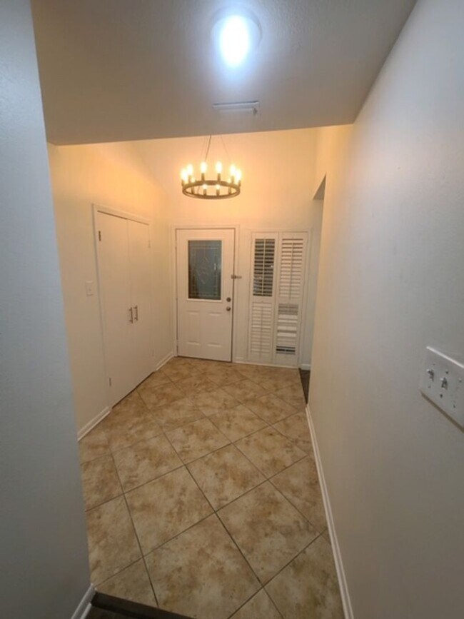 Building Photo - 3/2.5/2 with 2 Living Areas on Crossing Creeks Country Club