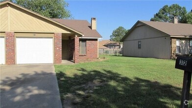 Building Photo - 310 N 34th St